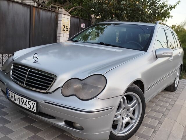 Серый Мерседес 200, объемом двигателя 2.2 л и пробегом 260 тыс. км за 2050 $, фото 2 на Automoto.ua