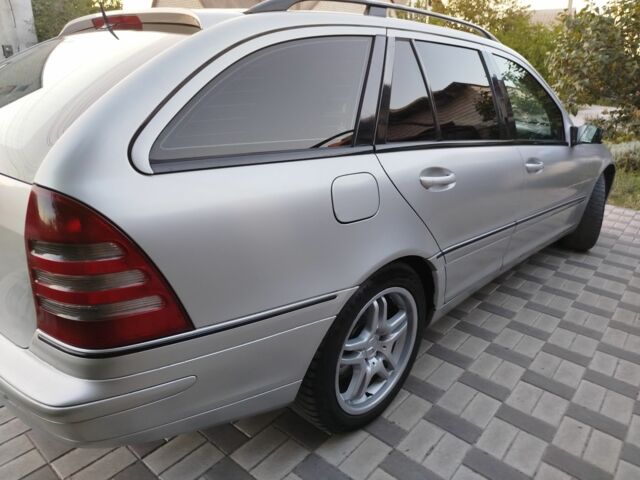 Серый Мерседес 200, объемом двигателя 2.2 л и пробегом 260 тыс. км за 2050 $, фото 6 на Automoto.ua