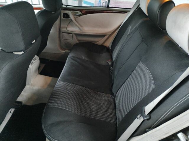 Серый Мерседес 200, объемом двигателя 2 л и пробегом 442 тыс. км за 3200 $, фото 7 на Automoto.ua