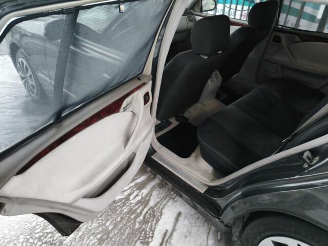 Серый Мерседес 200, объемом двигателя 2 л и пробегом 442 тыс. км за 3200 $, фото 8 на Automoto.ua