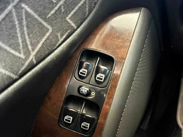 Серый Мерседес 200, объемом двигателя 2.1 л и пробегом 465 тыс. км за 5300 $, фото 7 на Automoto.ua