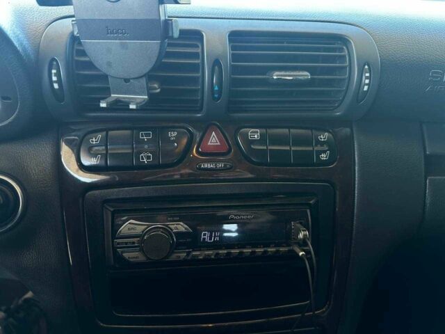 Серый Мерседес 200, объемом двигателя 2.1 л и пробегом 465 тыс. км за 5300 $, фото 4 на Automoto.ua