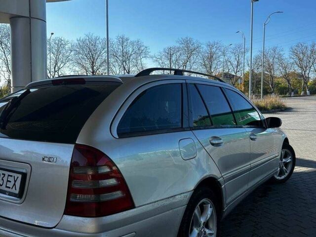 Серый Мерседес 200, объемом двигателя 2.1 л и пробегом 465 тыс. км за 5300 $, фото 2 на Automoto.ua