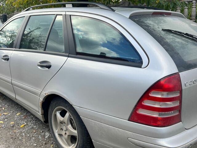 Сірий Мерседес 200, об'ємом двигуна 2.1 л та пробігом 300 тис. км за 3800 $, фото 2 на Automoto.ua