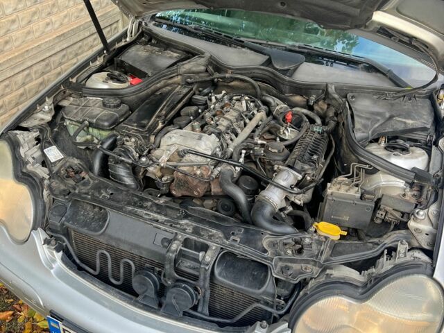 Сірий Мерседес 200, об'ємом двигуна 2.1 л та пробігом 300 тис. км за 3800 $, фото 7 на Automoto.ua