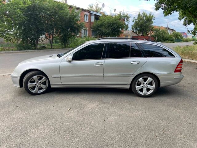 Серый Мерседес 200, объемом двигателя 1.8 л и пробегом 316 тыс. км за 5500 $, фото 4 на Automoto.ua