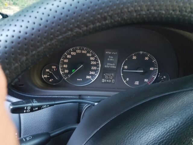 Серый Мерседес 200, объемом двигателя 2.2 л и пробегом 240 тыс. км за 4500 $, фото 3 на Automoto.ua