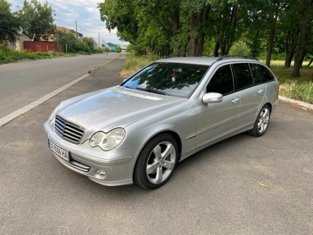 Серый Мерседес 200, объемом двигателя 1.8 л и пробегом 316 тыс. км за 5500 $, фото 2 на Automoto.ua