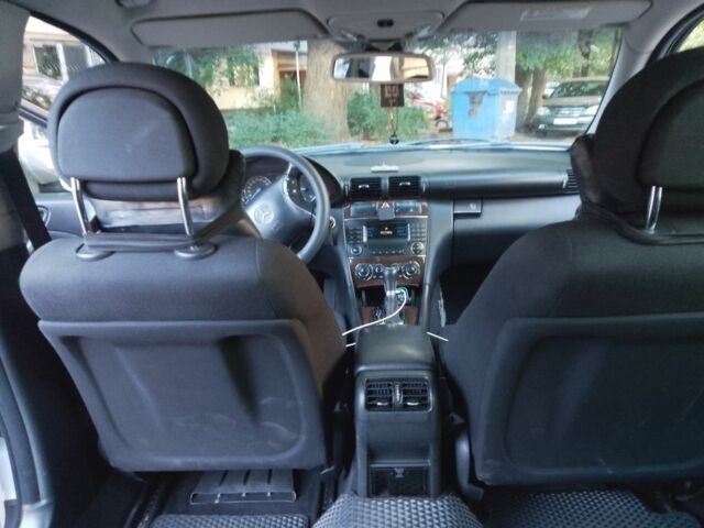 Серый Мерседес 200, объемом двигателя 2.2 л и пробегом 240 тыс. км за 4500 $, фото 5 на Automoto.ua