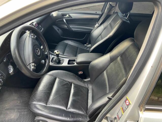 Серый Мерседес 200, объемом двигателя 1.8 л и пробегом 316 тыс. км за 5500 $, фото 9 на Automoto.ua