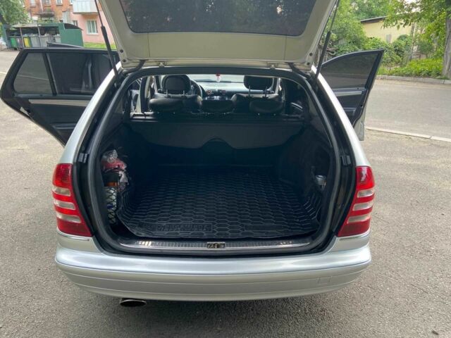 Серый Мерседес 200, объемом двигателя 1.8 л и пробегом 316 тыс. км за 5500 $, фото 6 на Automoto.ua