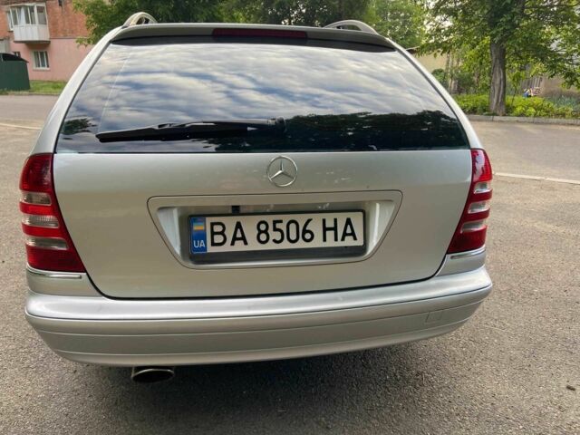 Серый Мерседес 200, объемом двигателя 1.8 л и пробегом 316 тыс. км за 5500 $, фото 5 на Automoto.ua