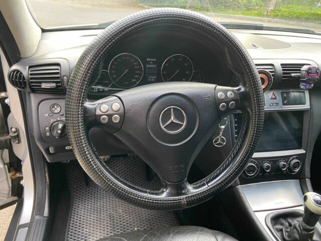 Серый Мерседес 200, объемом двигателя 1.8 л и пробегом 316 тыс. км за 5500 $, фото 11 на Automoto.ua