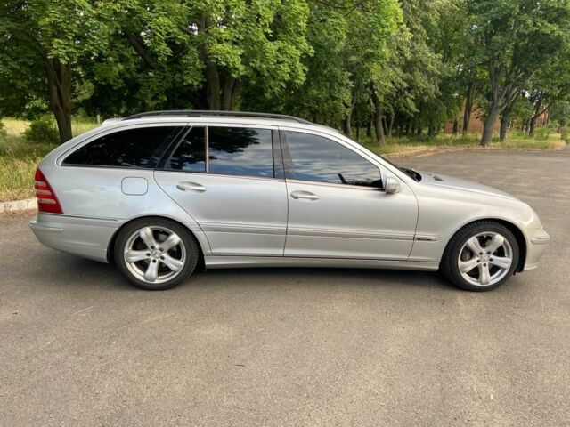 Серый Мерседес 200, объемом двигателя 1.8 л и пробегом 316 тыс. км за 5500 $, фото 3 на Automoto.ua