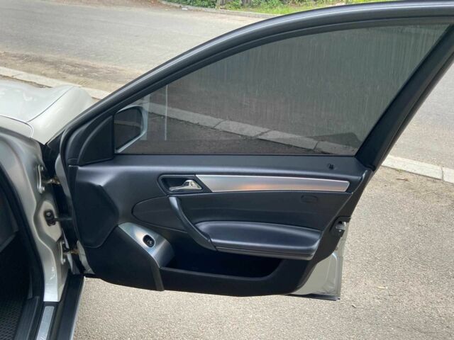 Серый Мерседес 200, объемом двигателя 1.8 л и пробегом 316 тыс. км за 5500 $, фото 15 на Automoto.ua