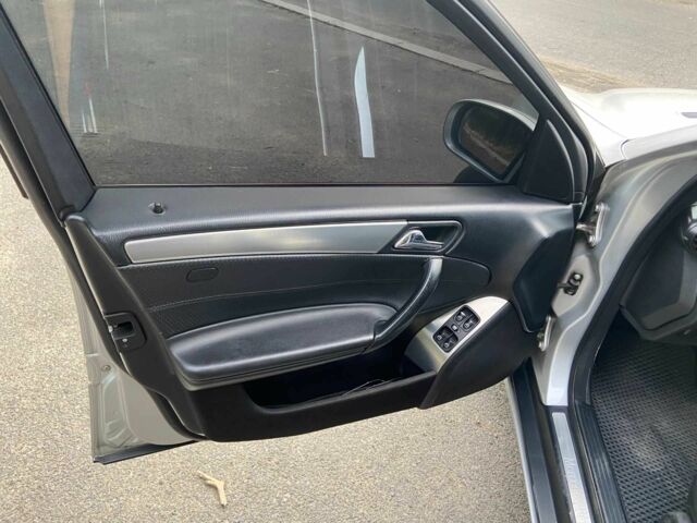 Серый Мерседес 200, объемом двигателя 1.8 л и пробегом 316 тыс. км за 5500 $, фото 8 на Automoto.ua