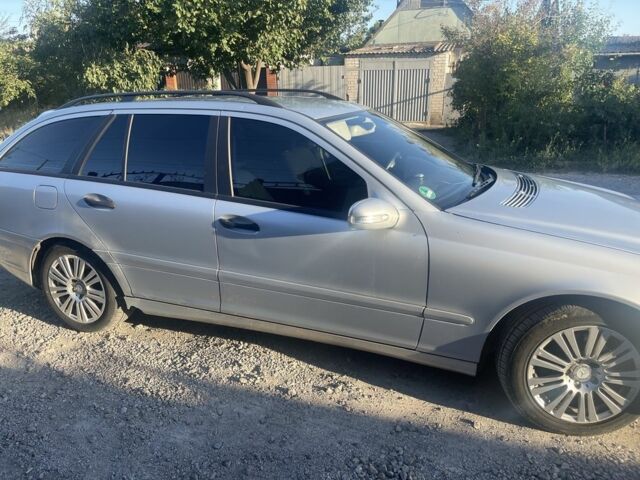 Серый Мерседес 200, объемом двигателя 2.1 л и пробегом 445 тыс. км за 5100 $, фото 2 на Automoto.ua