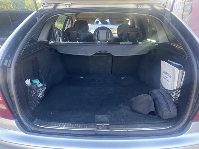 Серый Мерседес 200, объемом двигателя 2.1 л и пробегом 445 тыс. км за 5100 $, фото 7 на Automoto.ua