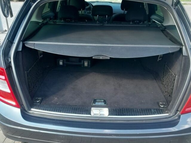 Серый Мерседес 200, объемом двигателя 2.1 л и пробегом 392 тыс. км за 7300 $, фото 14 на Automoto.ua