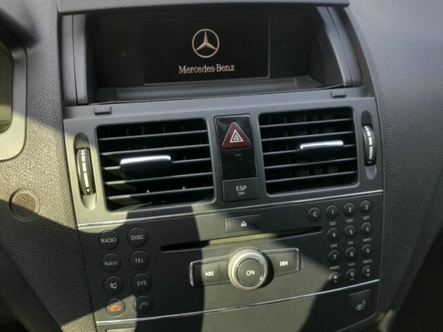 Серый Мерседес 200, объемом двигателя 2.1 л и пробегом 392 тыс. км за 7300 $, фото 4 на Automoto.ua