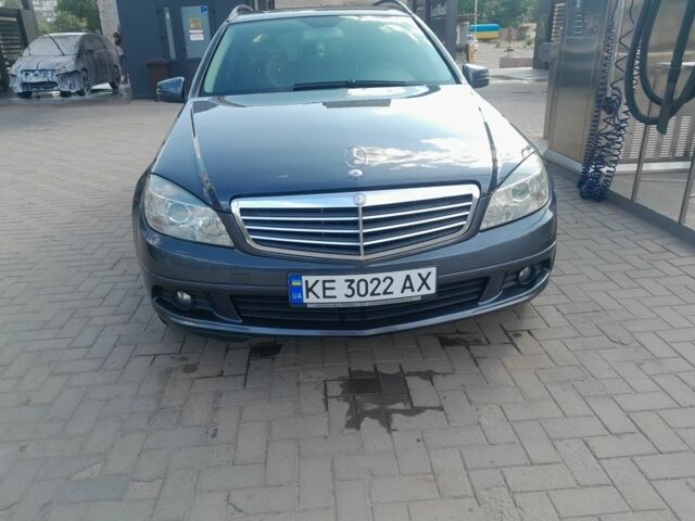 Серый Мерседес 200, объемом двигателя 2.1 л и пробегом 392 тыс. км за 7300 $, фото 2 на Automoto.ua