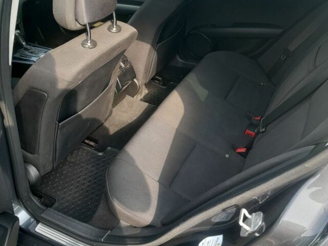 Серый Мерседес 200, объемом двигателя 2.1 л и пробегом 392 тыс. км за 7300 $, фото 12 на Automoto.ua