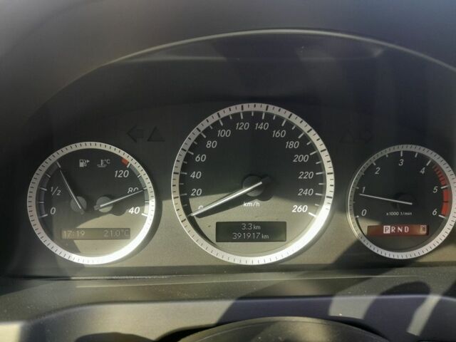 Серый Мерседес 200, объемом двигателя 2.1 л и пробегом 392 тыс. км за 7300 $, фото 5 на Automoto.ua