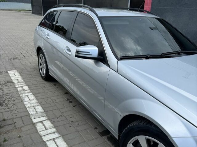 Мерседес 200 2008 в Черновцах на Automoto.ua Серый Мерседес 200, объемом двигателя 2.1 л и пробегом 327 тыс. км за 8200 $, фото 2 на Automoto.ua