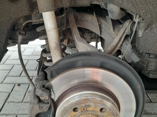 Серый Мерседес 200, объемом двигателя 2.1 л и пробегом 392 тыс. км за 7300 $, фото 17 на Automoto.ua