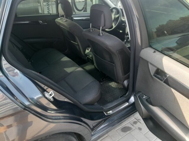 Серый Мерседес 200, объемом двигателя 2.1 л и пробегом 392 тыс. км за 7300 $, фото 7 на Automoto.ua