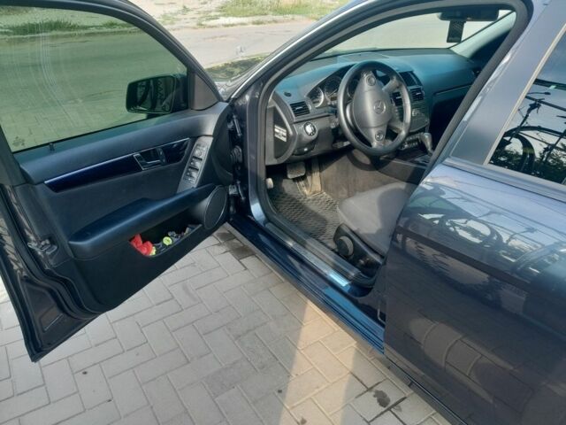 Серый Мерседес 200, объемом двигателя 2.1 л и пробегом 392 тыс. км за 7300 $, фото 10 на Automoto.ua