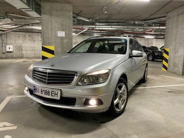 Серый Мерседес 200, объемом двигателя 2.1 л и пробегом 300 тыс. км за 7400 $, фото 1 на Automoto.ua