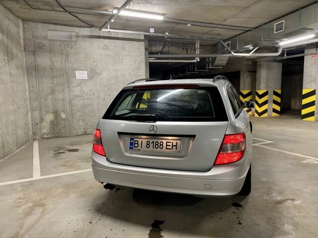 Серый Мерседес 200, объемом двигателя 2.1 л и пробегом 300 тыс. км за 7400 $, фото 3 на Automoto.ua