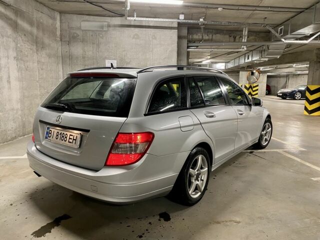 Серый Мерседес 200, объемом двигателя 2.1 л и пробегом 300 тыс. км за 7400 $, фото 2 на Automoto.ua