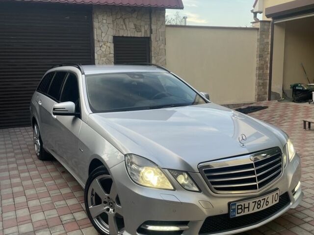 Серый Мерседес 200, объемом двигателя 2.1 л и пробегом 266 тыс. км за 10500 $, фото 1 на Automoto.ua