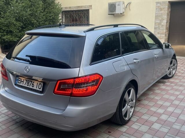 Серый Мерседес 200, объемом двигателя 2.1 л и пробегом 266 тыс. км за 10500 $, фото 2 на Automoto.ua