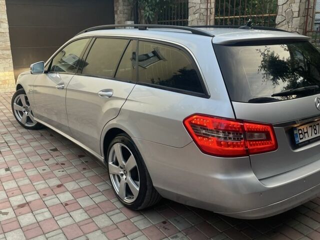 Серый Мерседес 200, объемом двигателя 2.1 л и пробегом 266 тыс. км за 10500 $, фото 4 на Automoto.ua