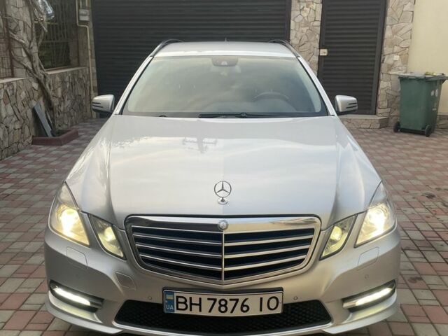 Серый Мерседес 200, объемом двигателя 2.1 л и пробегом 266 тыс. км за 10500 $, фото 3 на Automoto.ua