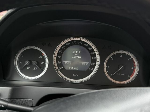 Сірий Мерседес 200, об'ємом двигуна 2.1 л та пробігом 260 тис. км за 9200 $, фото 7 на Automoto.ua