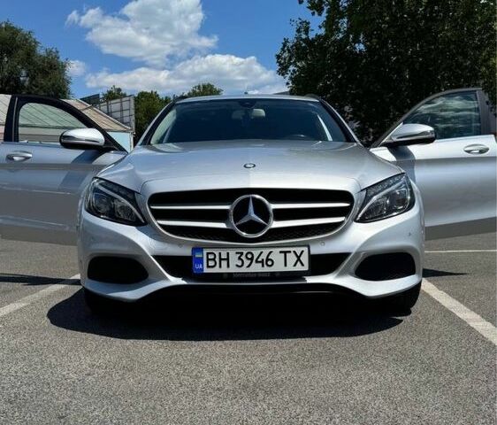 Серый Мерседес 200, объемом двигателя 1.6 л и пробегом 218 тыс. км за 16000 $, фото 5 на Automoto.ua