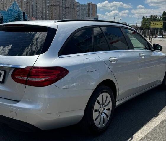 Серый Мерседес 200, объемом двигателя 1.6 л и пробегом 218 тыс. км за 16000 $, фото 4 на Automoto.ua