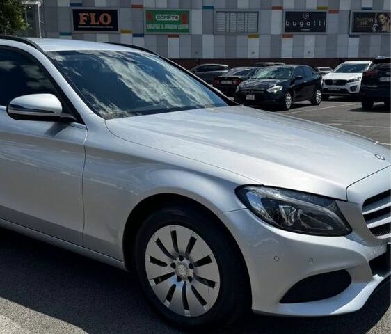 Серый Мерседес 200, объемом двигателя 1.6 л и пробегом 218 тыс. км за 16000 $, фото 3 на Automoto.ua