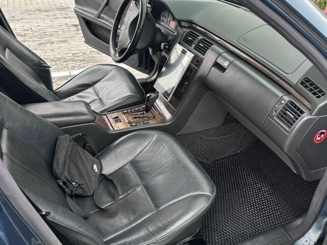 Синій Мерседес 200, об'ємом двигуна 3.2 л та пробігом 341 тис. км за 4000 $, фото 5 на Automoto.ua