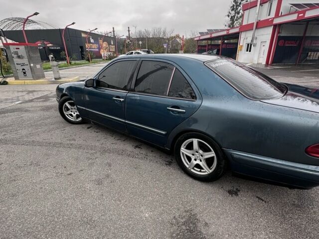 Синій Мерседес 200, об'ємом двигуна 3.2 л та пробігом 341 тис. км за 4000 $, фото 2 на Automoto.ua