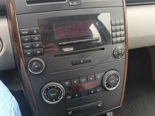 Синий Мерседес 200, объемом двигателя 2 л и пробегом 170 тыс. км за 4500 $, фото 10 на Automoto.ua