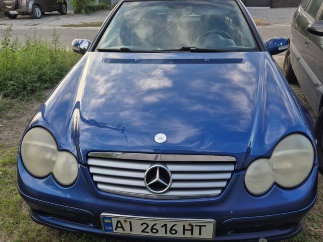 Синий Мерседес 200, объемом двигателя 2 л и пробегом 249 тыс. км за 4200 $, фото 4 на Automoto.ua