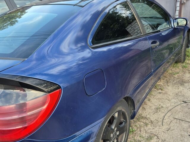 Синий Мерседес 200, объемом двигателя 2 л и пробегом 249 тыс. км за 4200 $, фото 2 на Automoto.ua