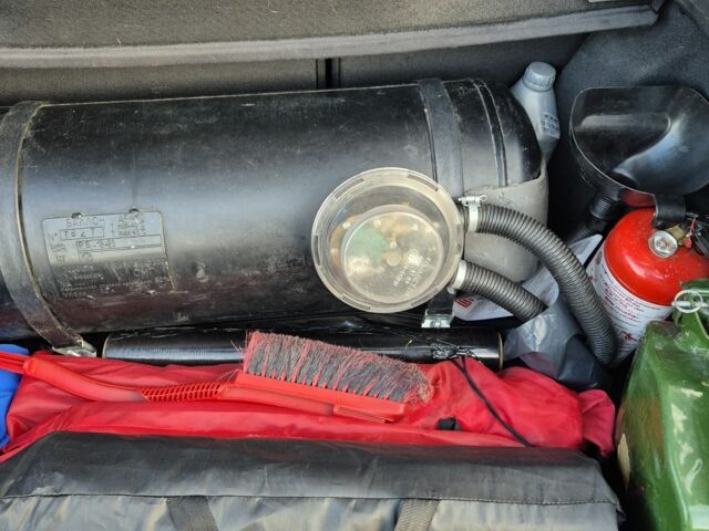 Синий Мерседес 200, объемом двигателя 2 л и пробегом 249 тыс. км за 4200 $, фото 7 на Automoto.ua