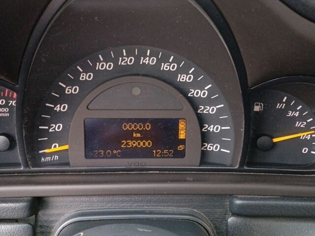 Синий Мерседес 200, объемом двигателя 2 л и пробегом 249 тыс. км за 4200 $, фото 9 на Automoto.ua