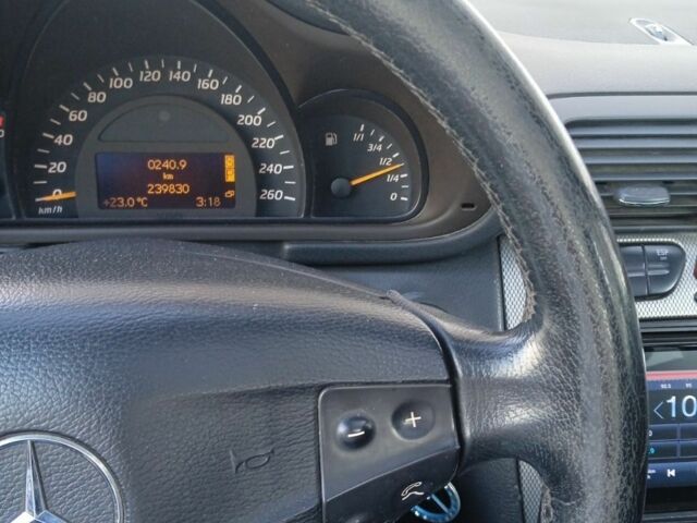 Синий Мерседес 200, объемом двигателя 2 л и пробегом 249 тыс. км за 4200 $, фото 17 на Automoto.ua